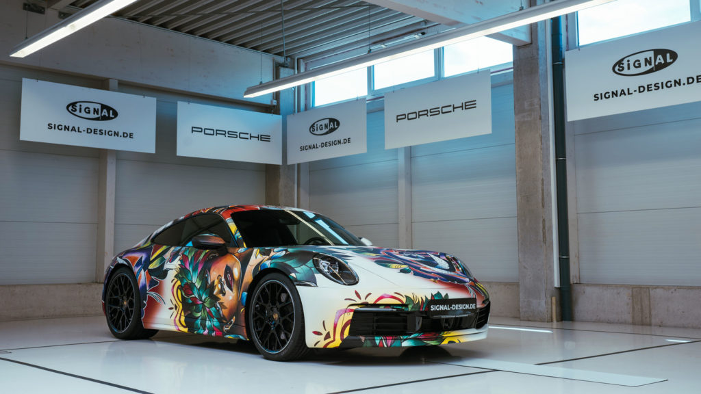 SIGNal Design verpasst neuem Porsche 992 Carrera ein Tattoo-Design