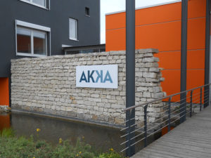 akka schild